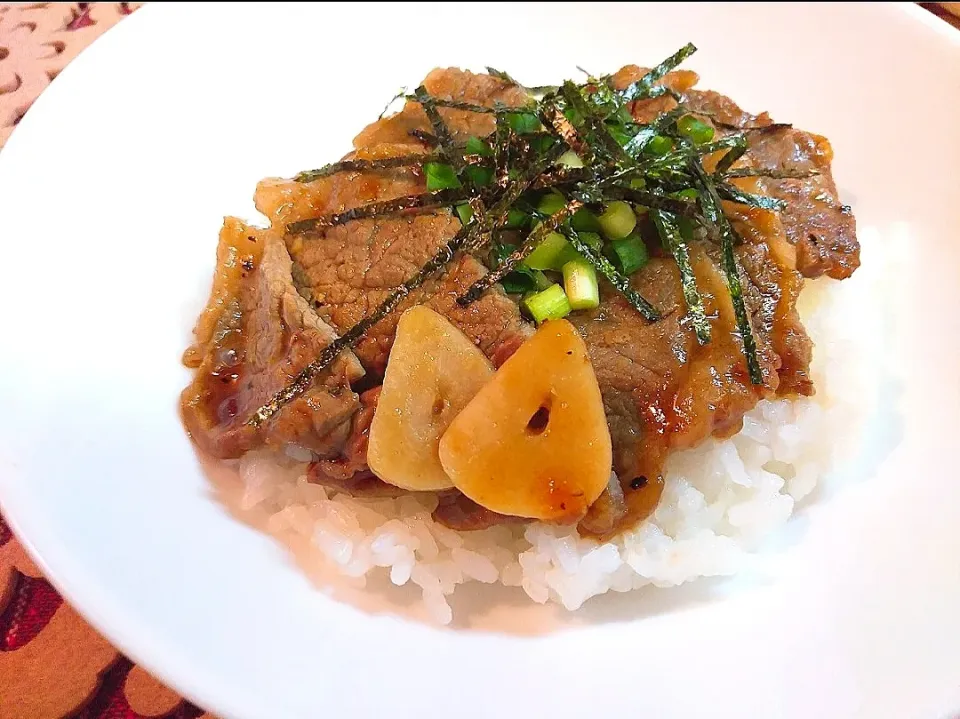 ステーキ丼|チャッティーさん