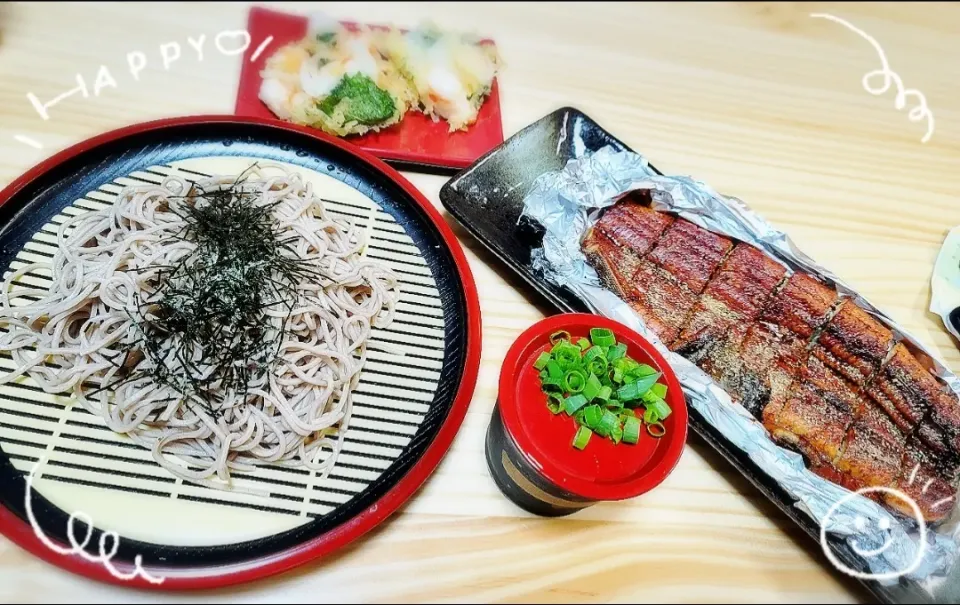 鰻の蒲焼＆青じそ新玉ねぎエビかき揚げ＆ざる蕎麦


夏バテ防止を添えて…|chii...さん