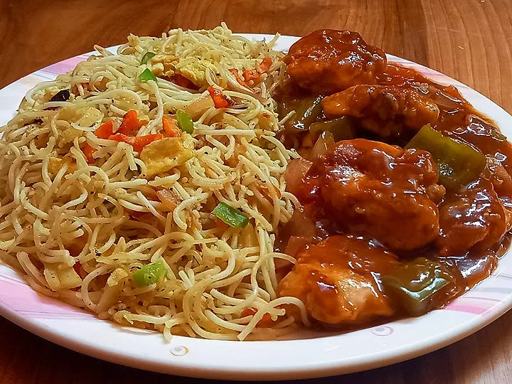 Chowmin & Chilli chicken|Moumita Chowdhury Senさん