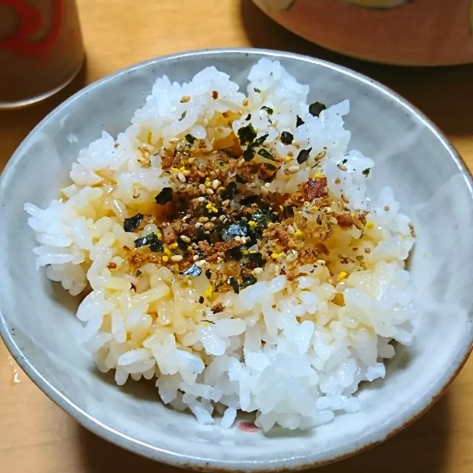 卵かけご飯にいわしのふりかけ|しまだ ちえこさん