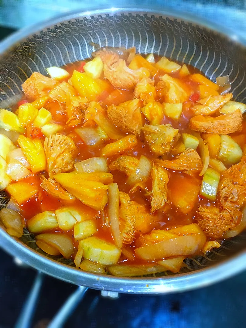 sweet and sour mushroom with pineapple, cucumber and onion|Crystall Leongさん