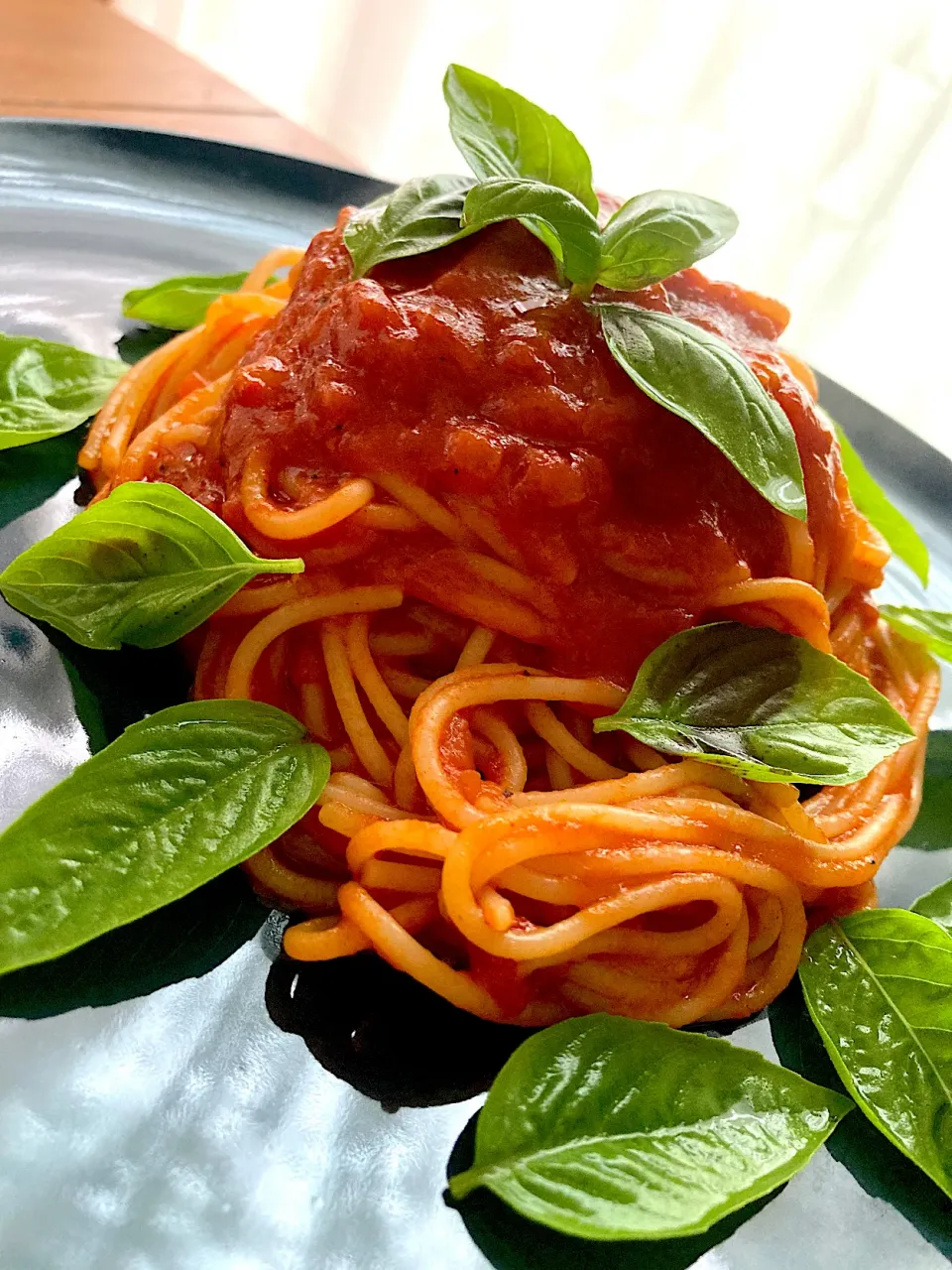 フレッシュバジルのトマトソーススパゲテｨ😋🍝💕✨|アイさん