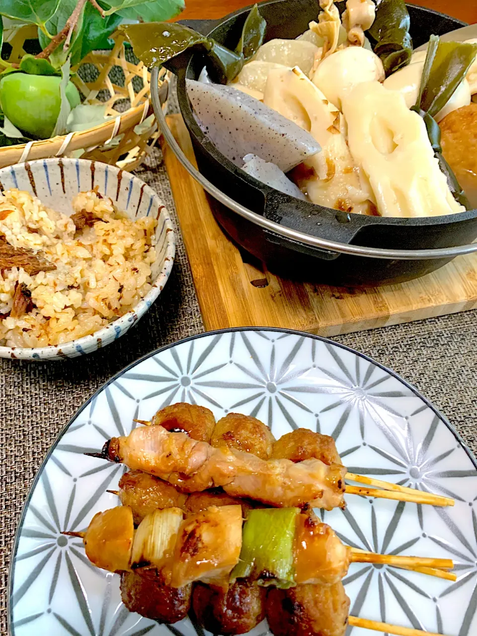 Snapdishの料理写真:おでん　ニシンの炊き込みご飯　市販の焼き鳥|シュトママさん