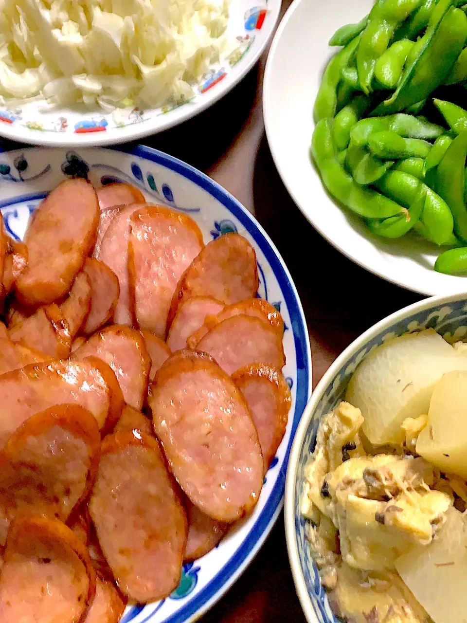 ソーセージ　大根と揚げと鯖の煮物　枝豆　キャベツ|掛谷節子さん