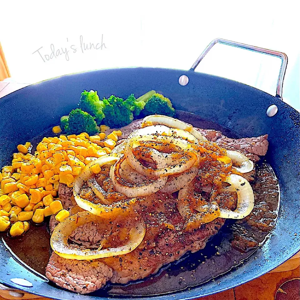 夏休み中のおうちご飯〜🥩玉ねぎソース🧅🍽|Naoさん