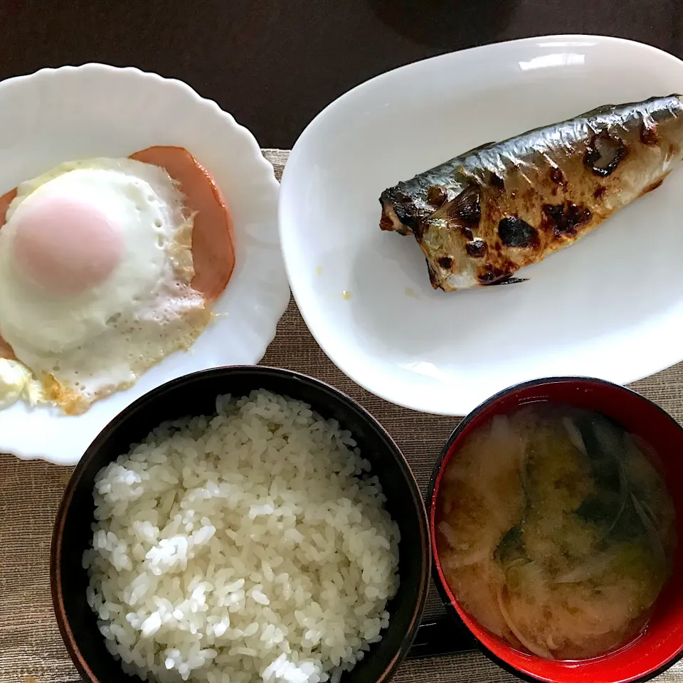 焼鯖とハムエッグ定食|純さん