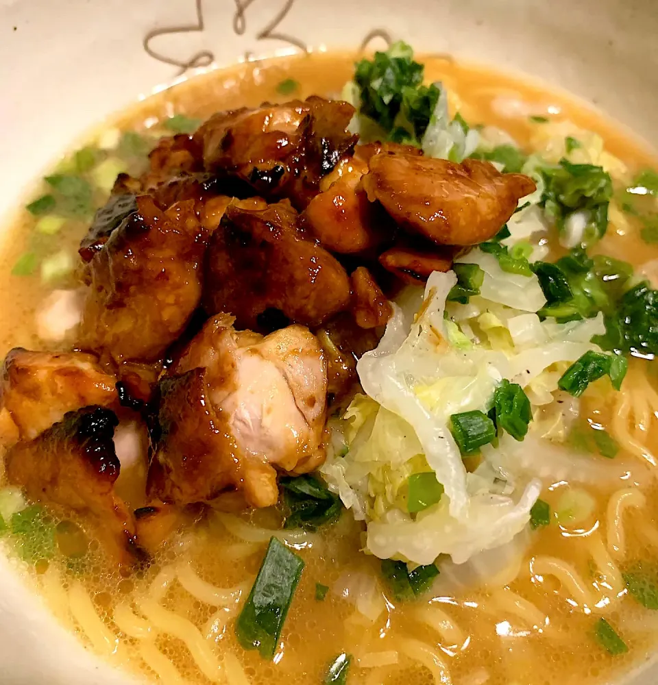 味噌ラーメンに焼き鳥🍗|みっこちゃんさん