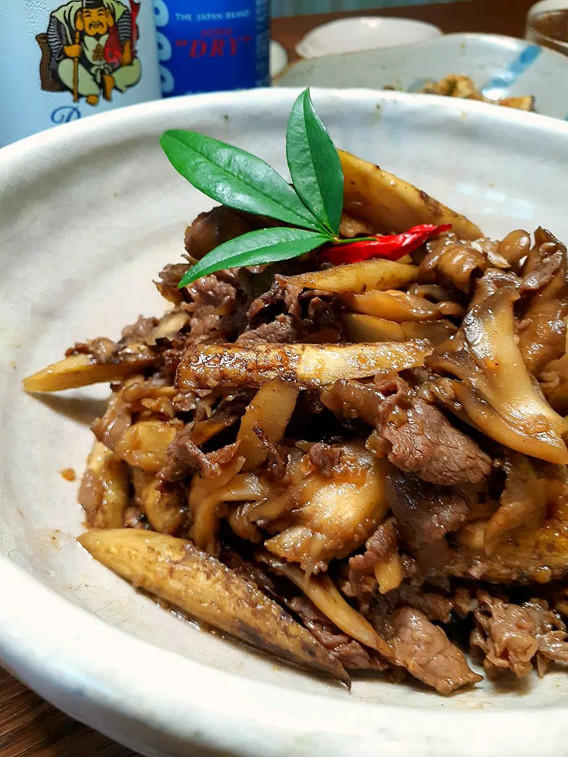 醤油糀で牛肉と牛蒡と舞茸の炒め煮|fumfumさん