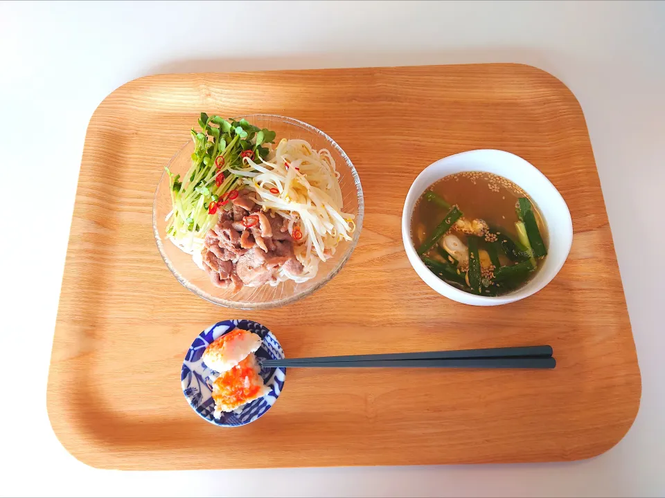 今日の昼食　ナンプラーそうめん、にらと卵の春雨スープ、ローソンのカニカマ|pinknari🐰🌈さん