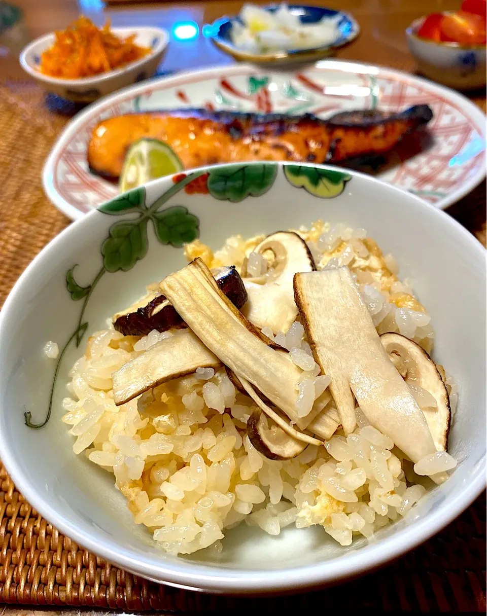 松茸ご飯と、秋鮭の塩麹漬|junjun86さん