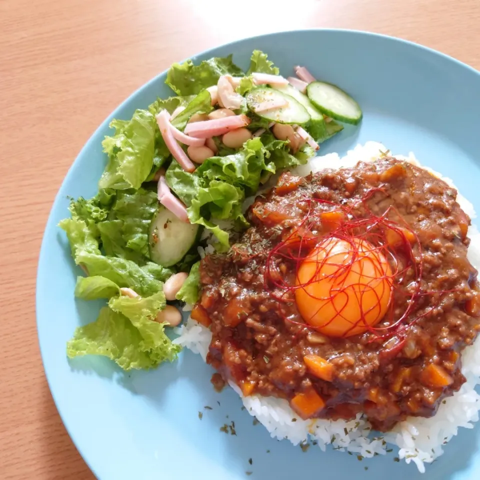 Snapdishの料理写真:昼ごはん🌻キーマカレー|Rie*さん