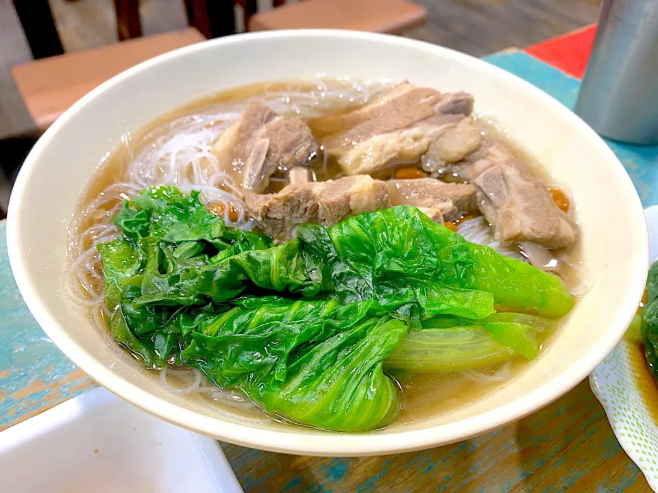 Traditional pork ribs stew soup with rice vermicelli|skyblueさん