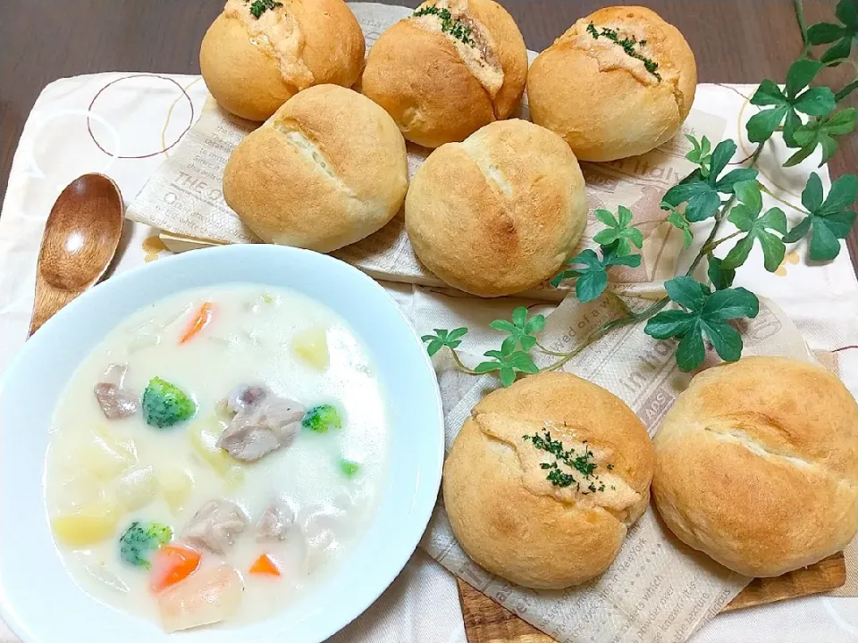 Snapdishの料理写真:🥖プチフランスパン&明太フランス
🍴クリームシチュー|tomoさん