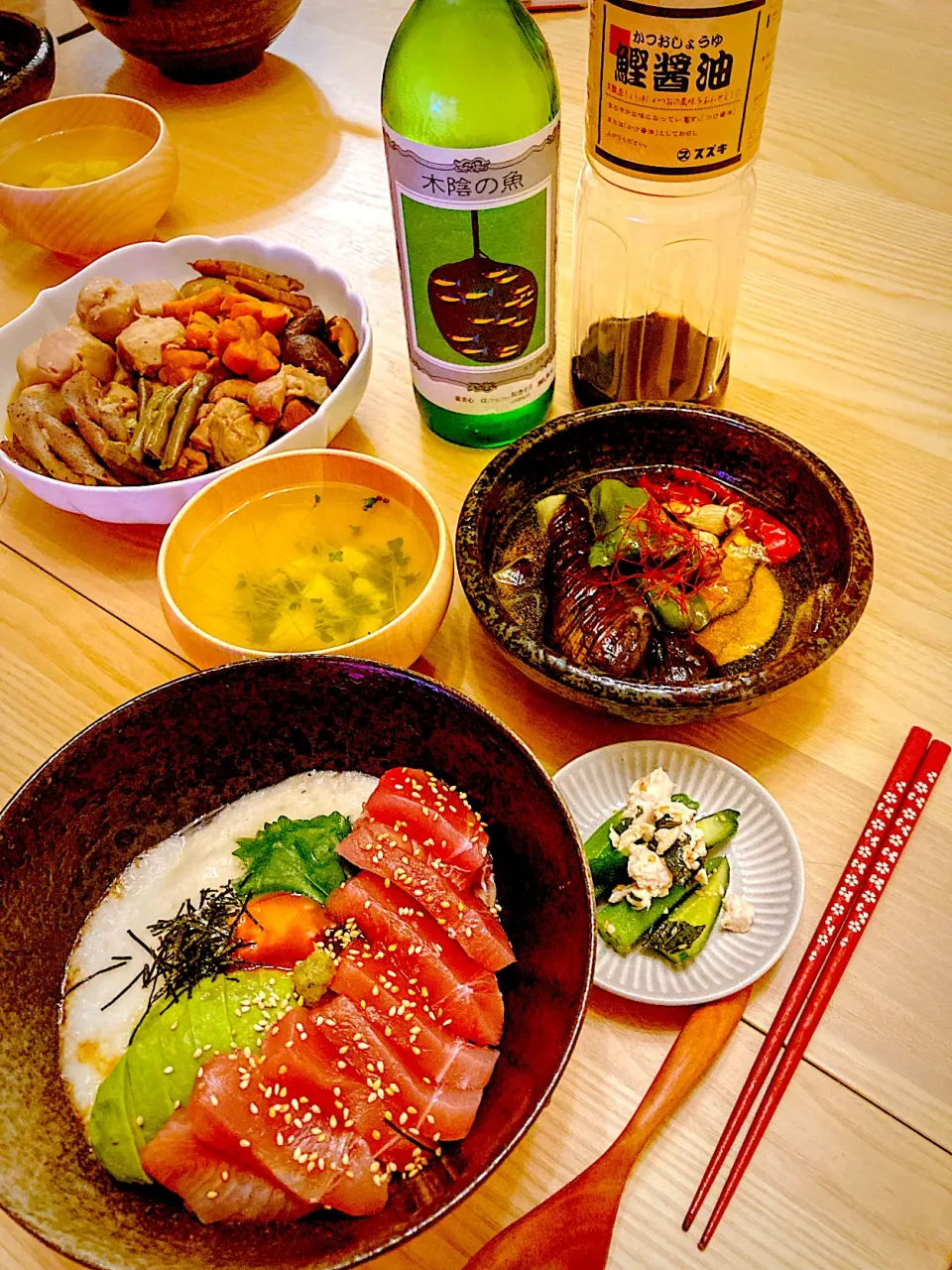 今日の夕食　山かけマグロ丼　夏野菜の揚げ浸し　きゅうりとオクラとささみのフルボッコのナムル　筑前煮　卵豆腐のお吸い物|ふわ猫はなちゃんさん