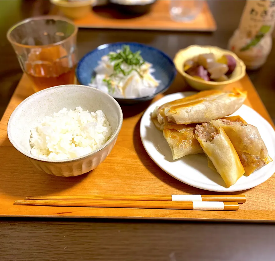 もやしの揚げない春巻き　こんにゃくとさつまいも煮物　大根サラダ|ちぐあささん