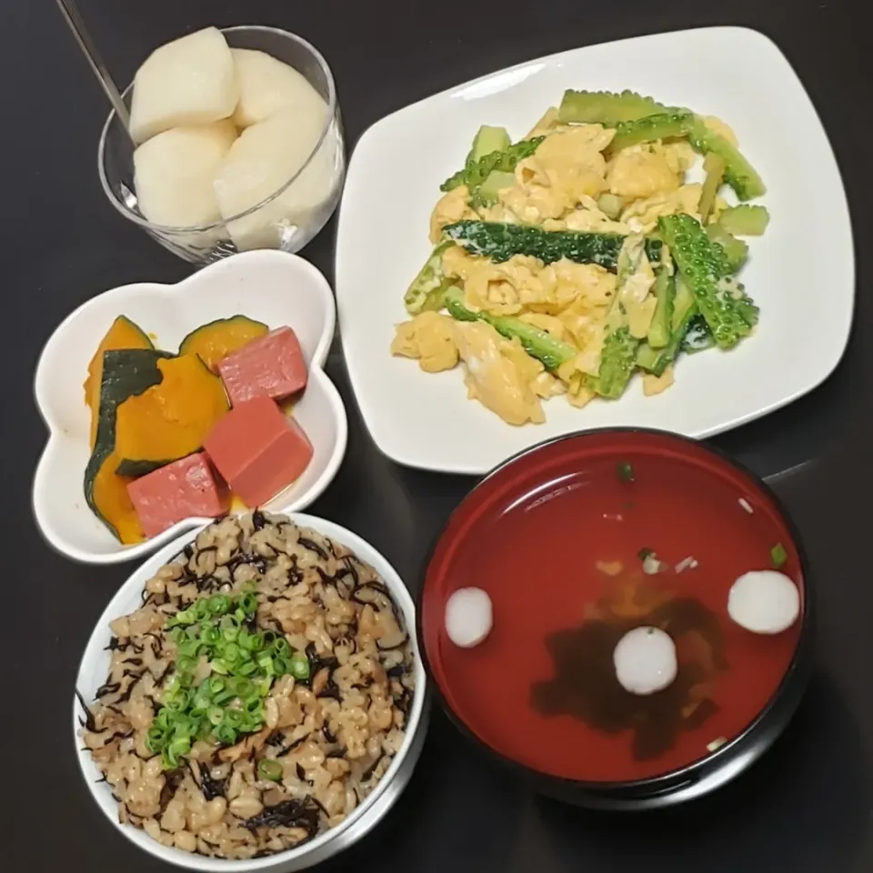 Snapdishの料理写真:ツナとひじきの炊き込みご飯|Yukiさん