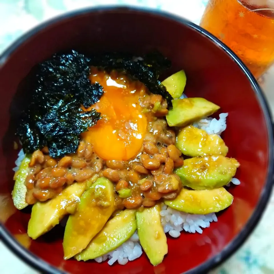 さっぱりやみつきアボカド納豆丼|うたかた。さん