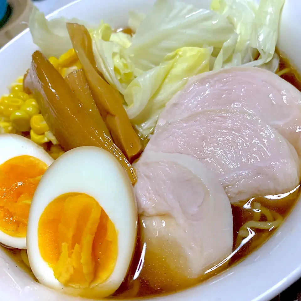 自家製鶏ハム＆煮卵乗せの醤油ラーメン|奏 kanadeさん