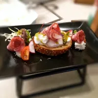 Poach Egg with charcuterie et Fromage Chèvre, pesto.|Jude Asbaさん