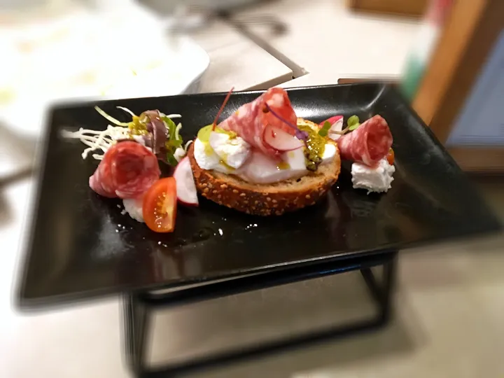 Poach Egg with charcuterie et Fromage Chèvre, pesto.|Jude Asbaさん