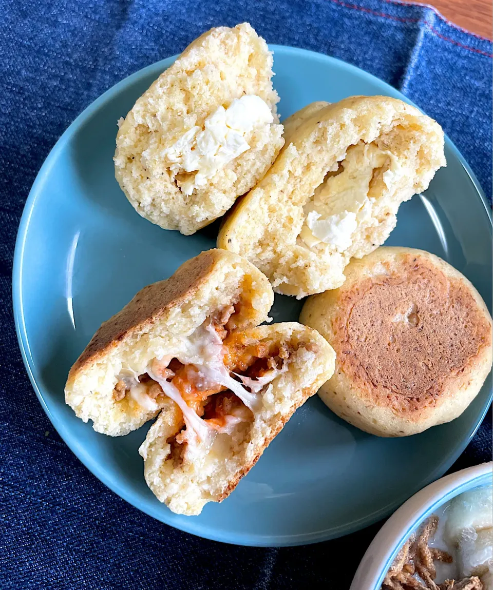 米粉のクリームチーズパン&タコスミートパン🧡|かなさん