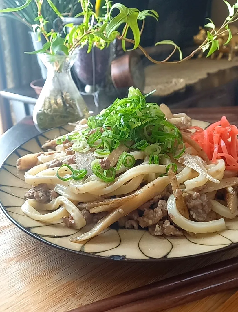 鶏ごぼう焼きうどん|まりおさん