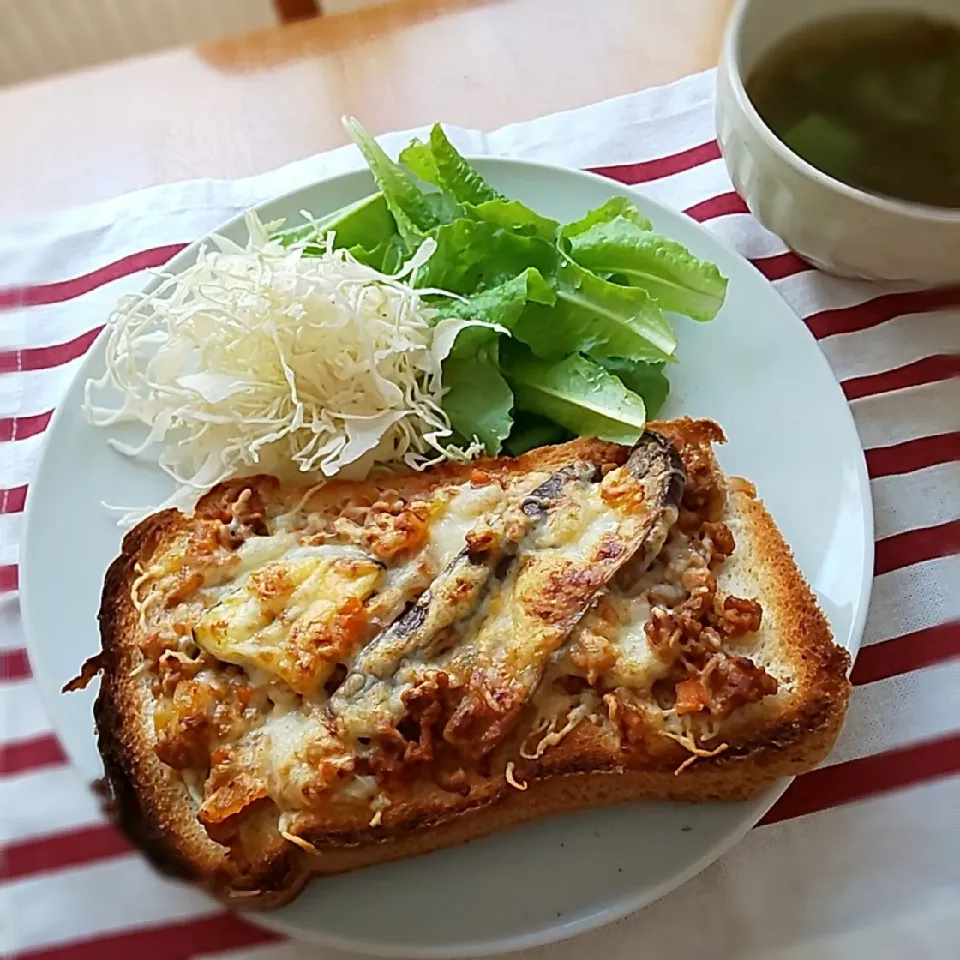 夏野菜トーストで朝ごはん|えるえるさん