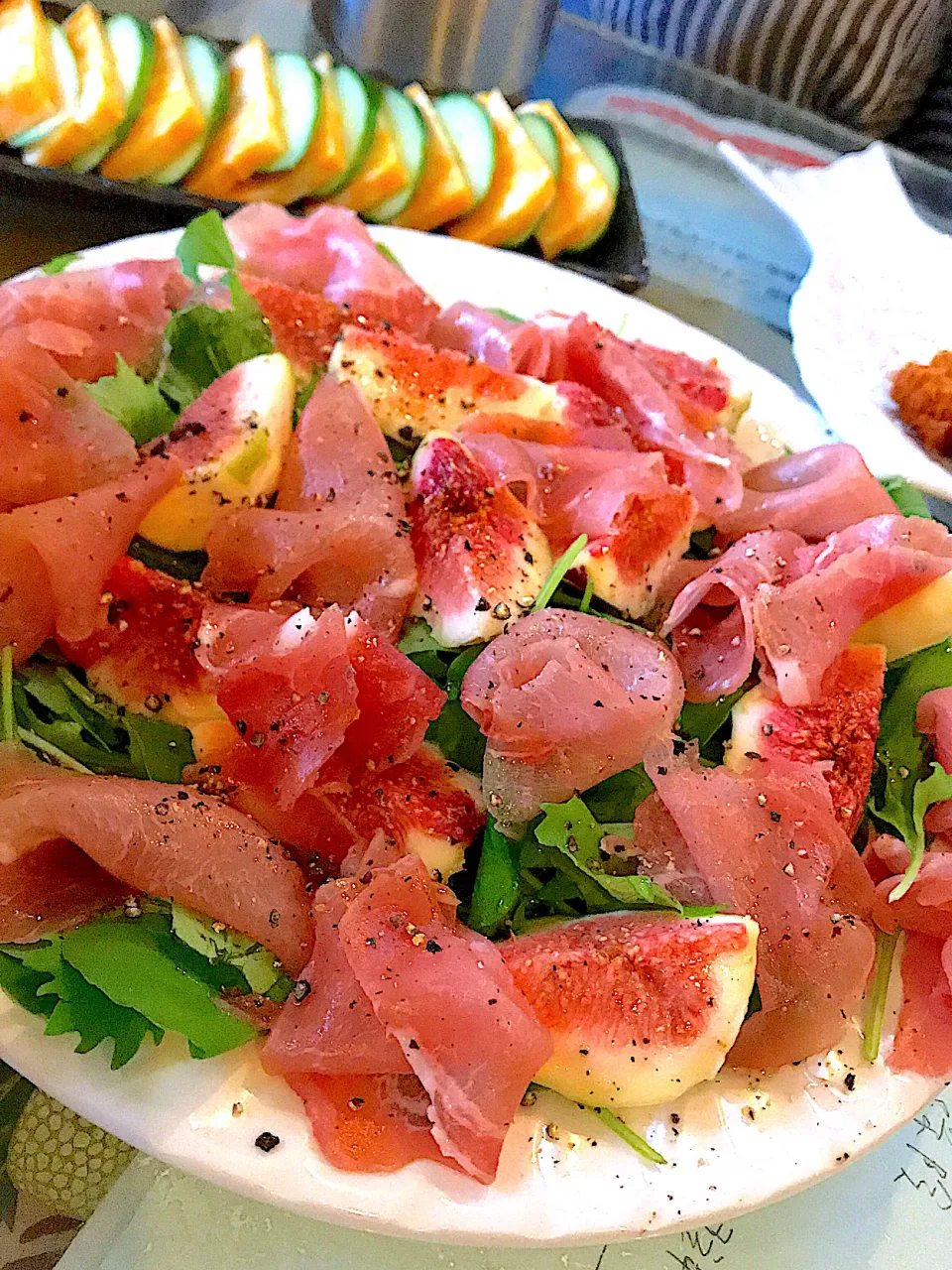 Snapdishの料理写真:無花果と生ハムの蜂蜜がけ💕💕💕|🌺🌺Foodie🌺🌺さん