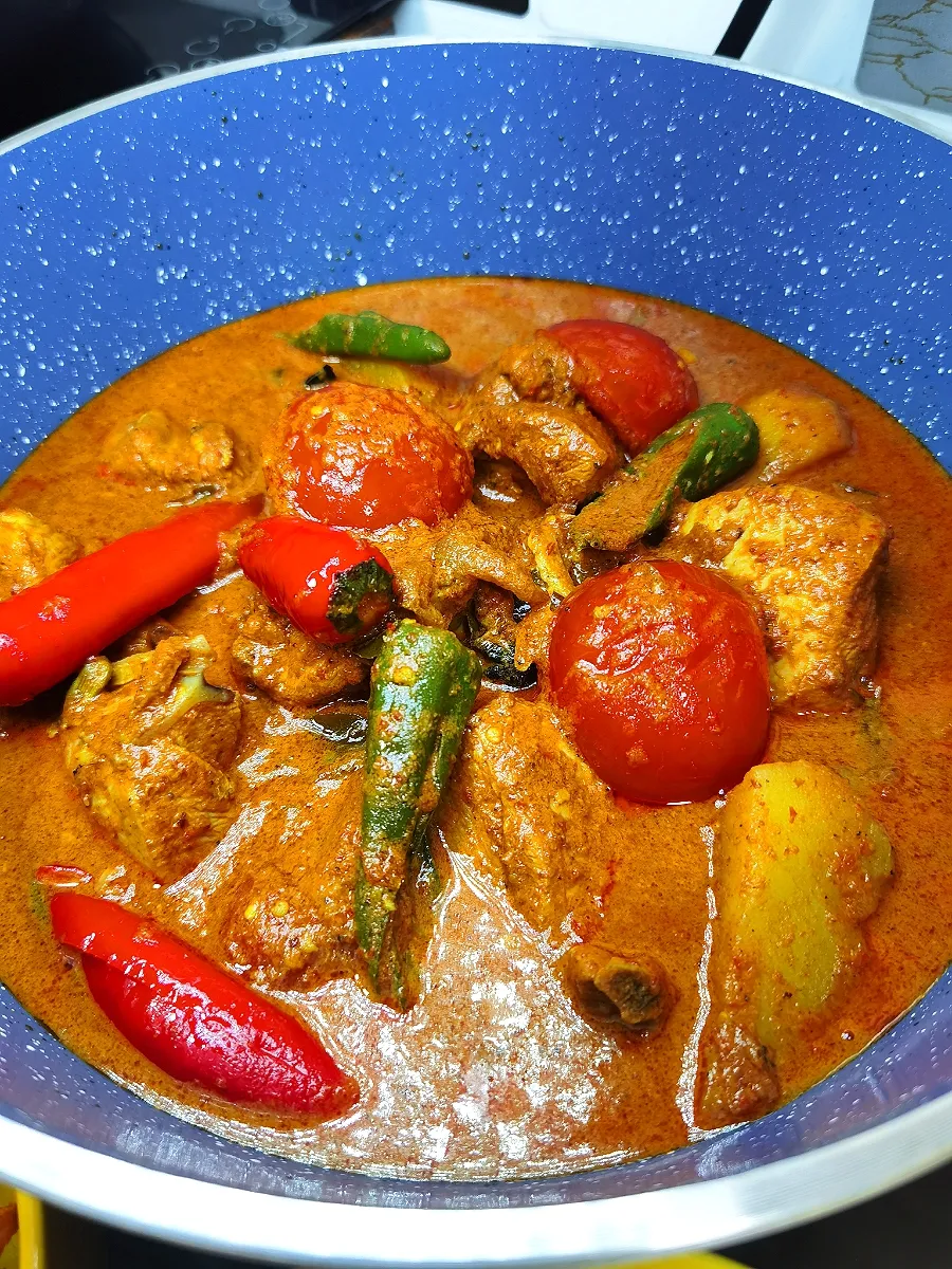 Snapdishの料理写真:Chicken curry|azirasamsuddin771008055774さん