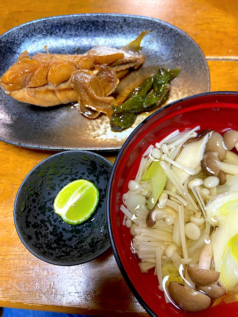 ウマズラハギの煮付け・きのこ汁