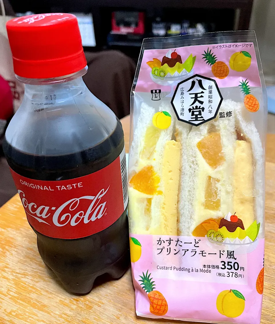 Snapdishの料理写真:Coca-Colaとかすたーどプリンアラモード風|るみおんさん