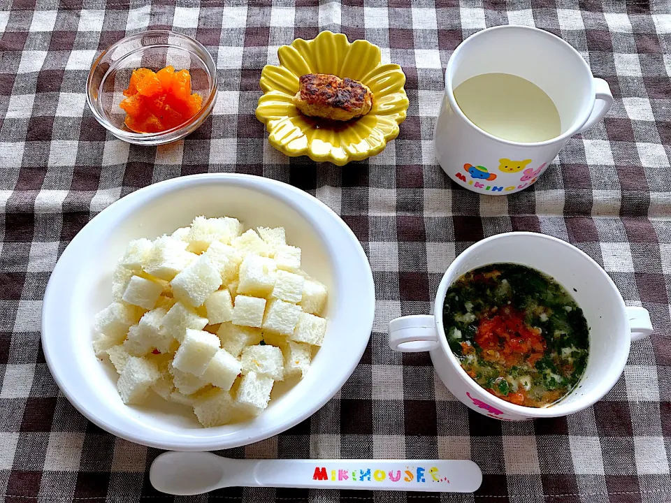 【離乳食】食パン、トマトとほうれん草のチキンスープ、みかん、豆腐ハンバーグ、ミルク|sayaさん