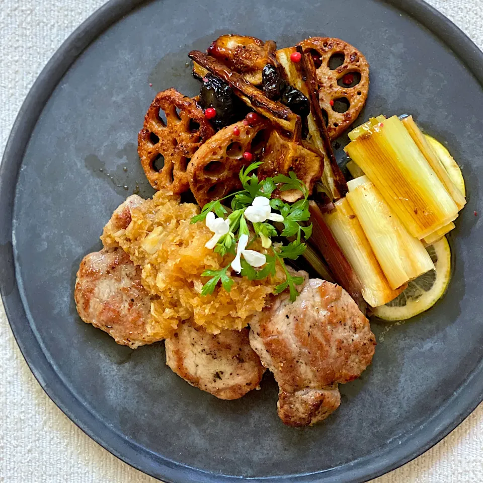 Snapdishの料理写真:🍁🍷秋色🥩🍂 お肉と野菜|ゆきぽん@ゆきの家飲み料理さん