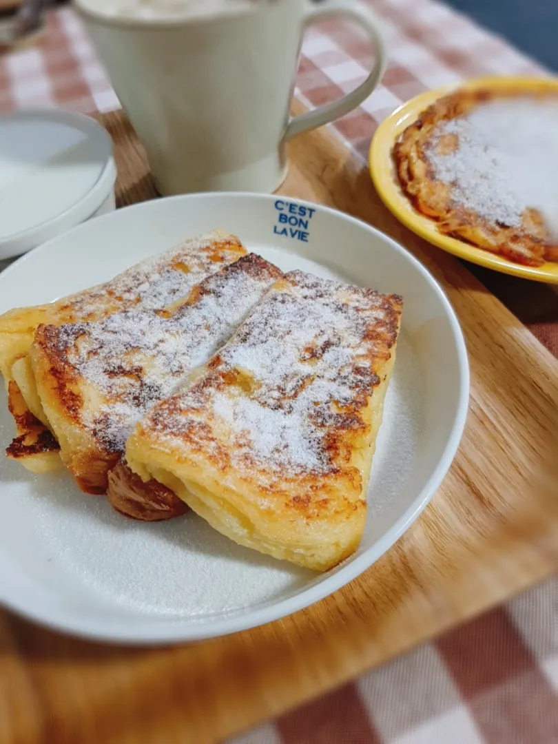 Snapdishの料理写真:もっちり食パンでフレンチトーストとオートミールのパンケーキ|マイキーさん