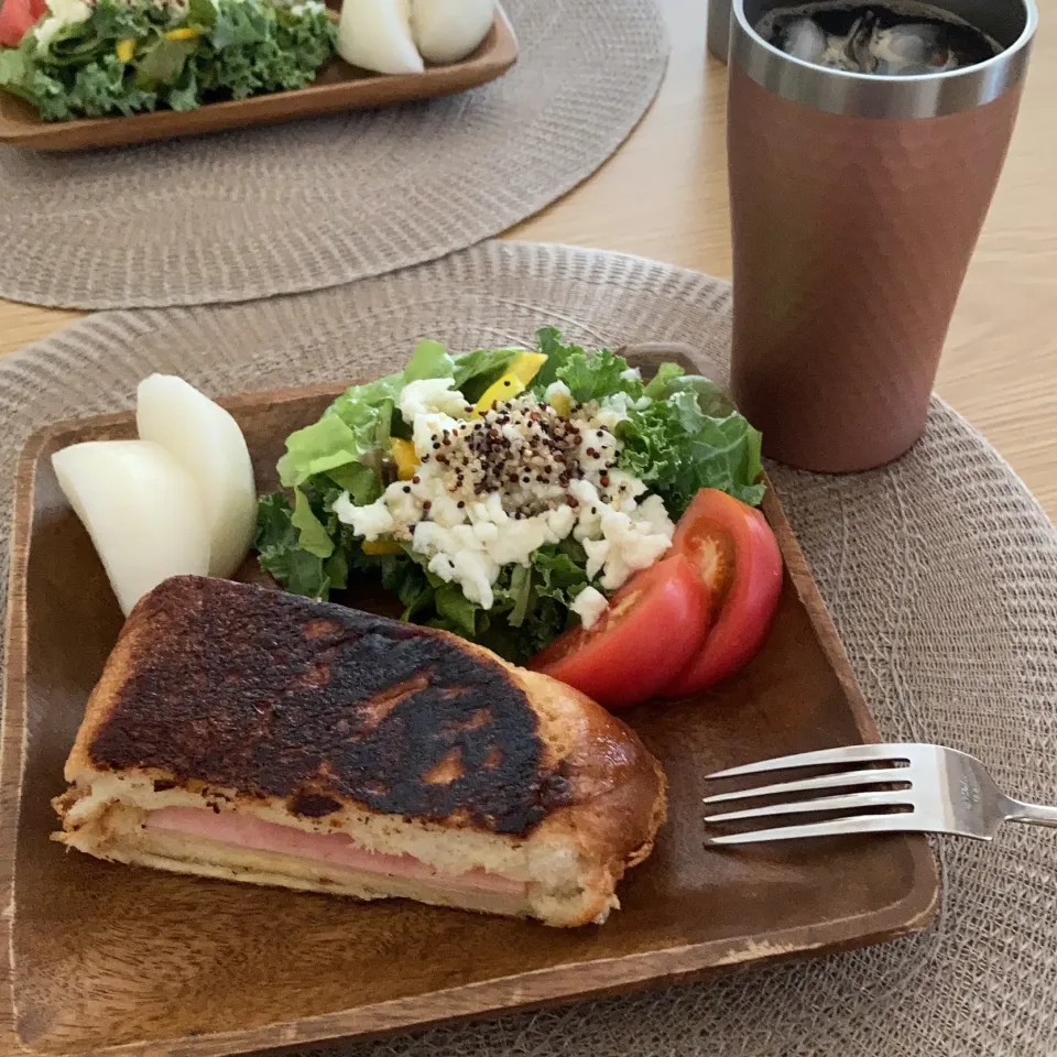 ホットサンドで朝食|ツインうさぎさん