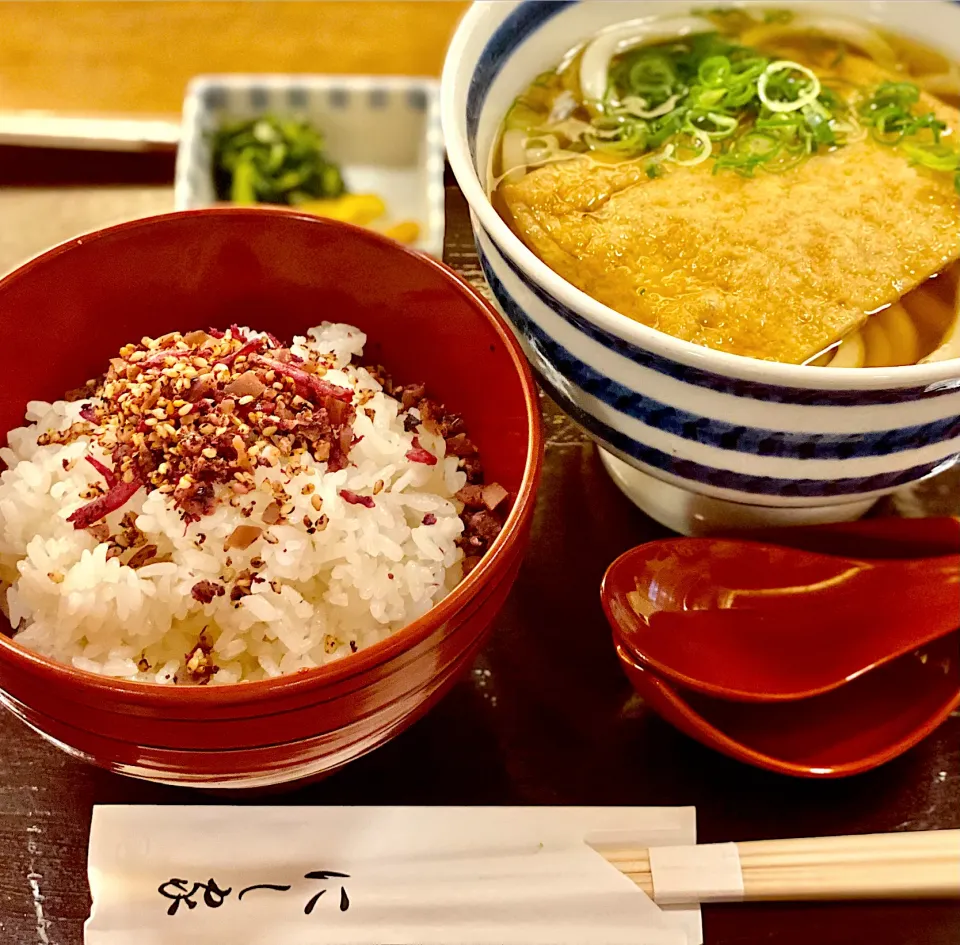 梅ちりめん御飯と、きつねうどん|にゃあ（芸名）さん