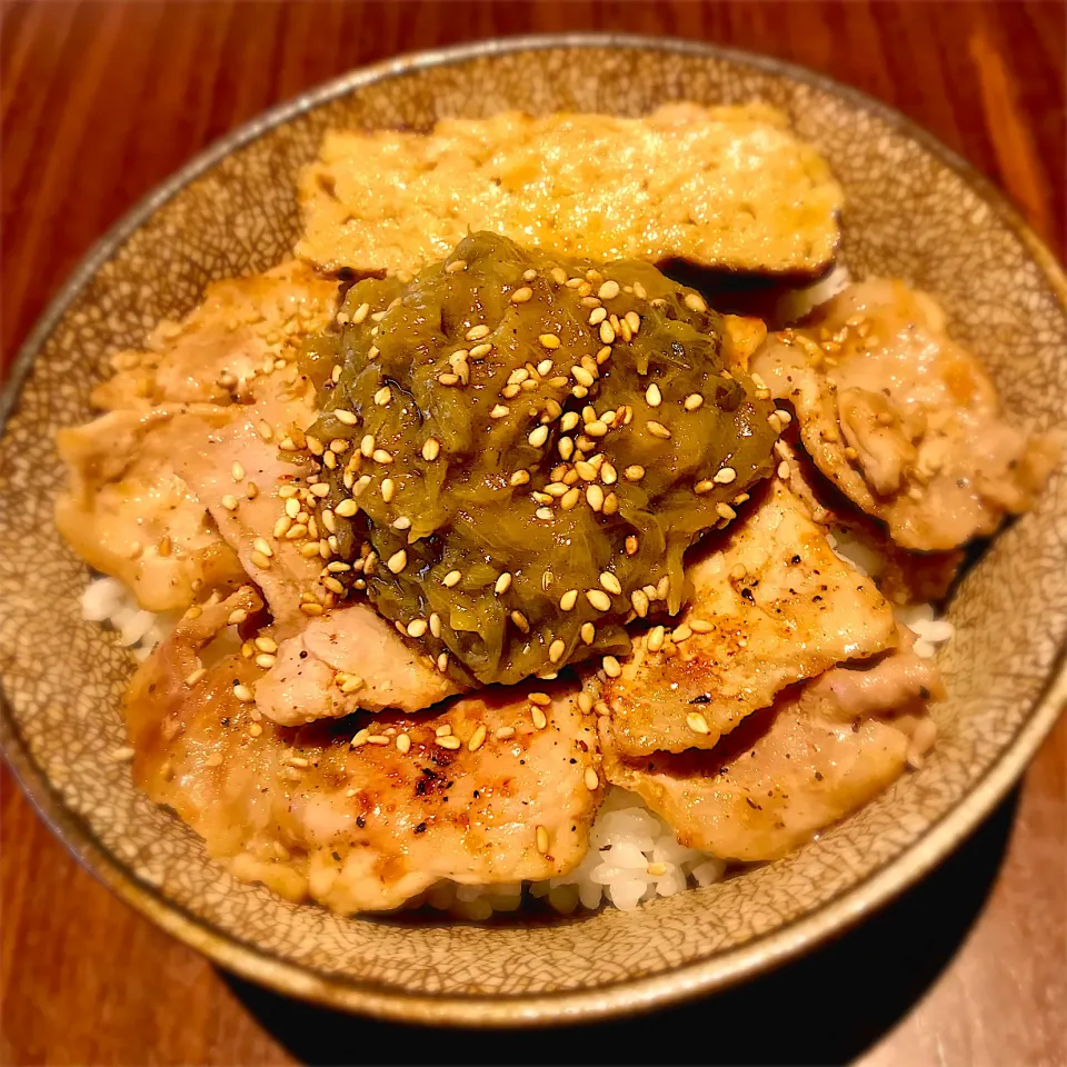 Snapdishの料理写真:塩豚丼　ねぎのレモンバターソース|deekay71さん