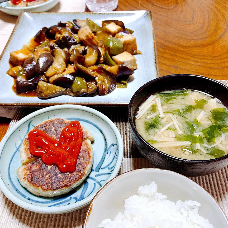 茄子の炒め物とイワシハンバーグ焼いただけ|akkoさん