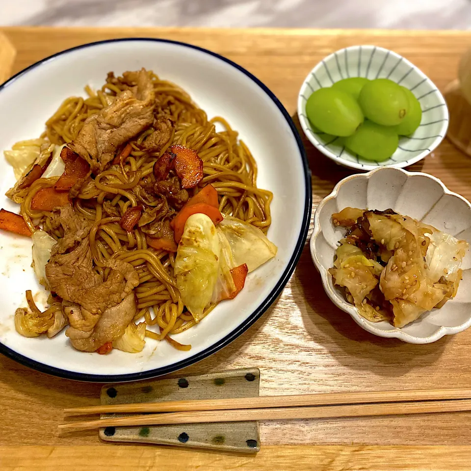 焼きそば、シャインマスカット|なつこさん