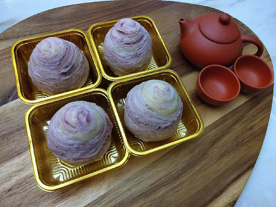 Purple sweet potato and yam swirl mooncake|Jocelyn SETさん