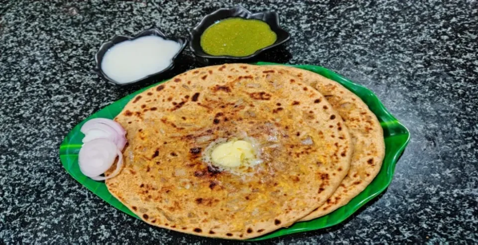 Crispy Aloo Pyaj Paranthas|chetvailさん