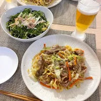 Snapdishの料理写真:Stir-fried Chow mein🐼 (塩焼きそばと無限薬味たっぷり乗せた揚げナス)|Meow Kitchenさん