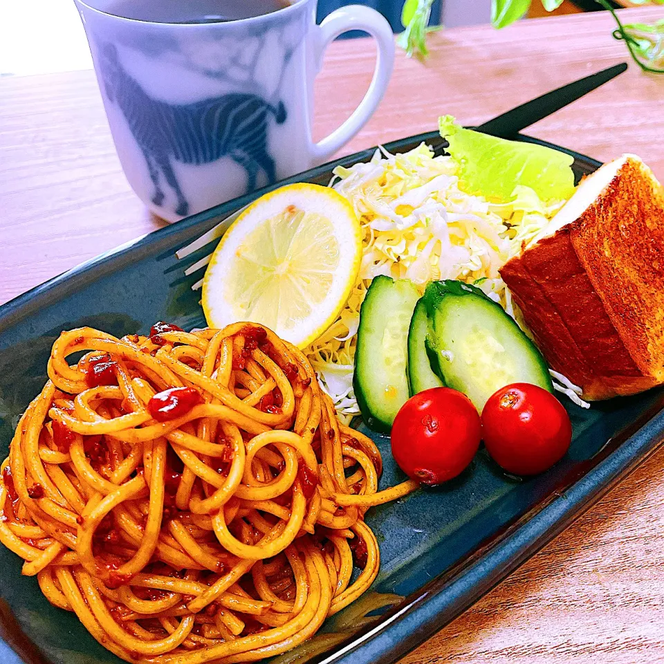 昼はカフェ風ランチ　🍝🍞🥗☕️ボロネーゼランチセット|Sの食卓さん