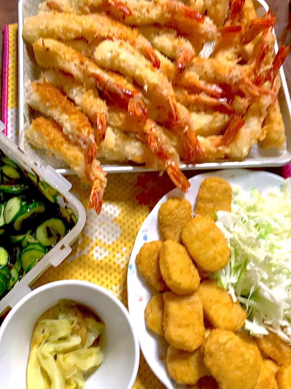 海老フライ🍤　チキンナゲット　焼き茄子🍆　胡瓜🥒の塩昆布和え　キャベツ|掛谷節子さん