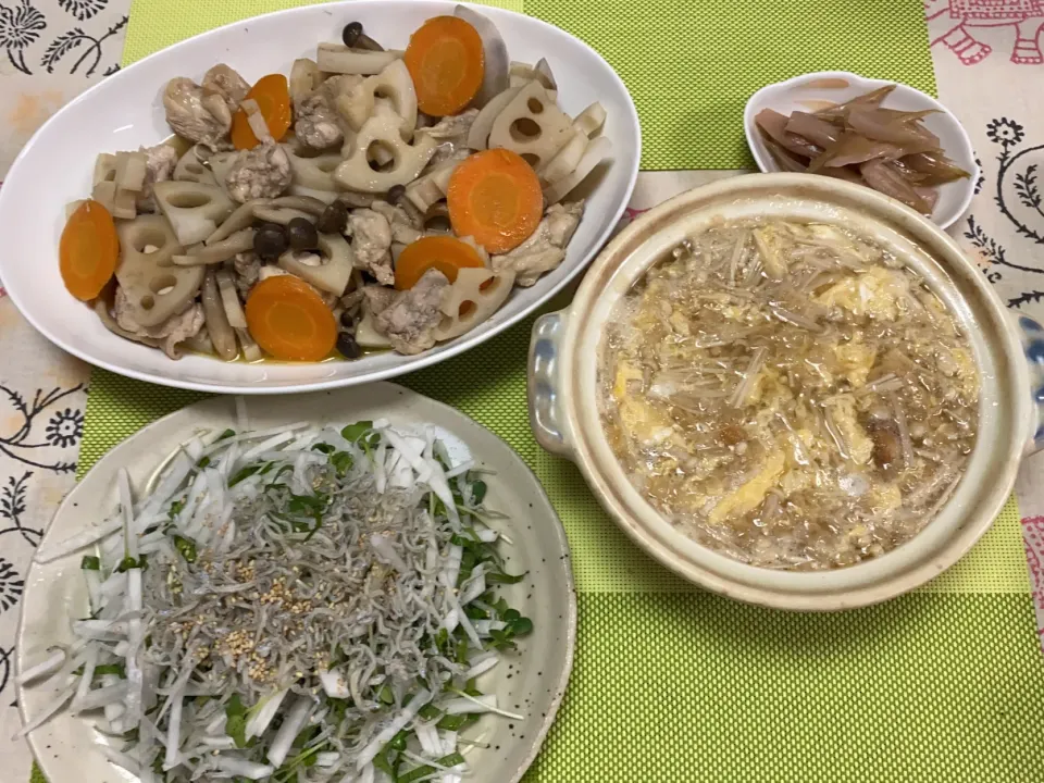 鶏肉と秋野菜の蒸し煮、えのきの卵とじ、大根とじゃこのサラダ、みょうが甘酢漬け|peanutsさん