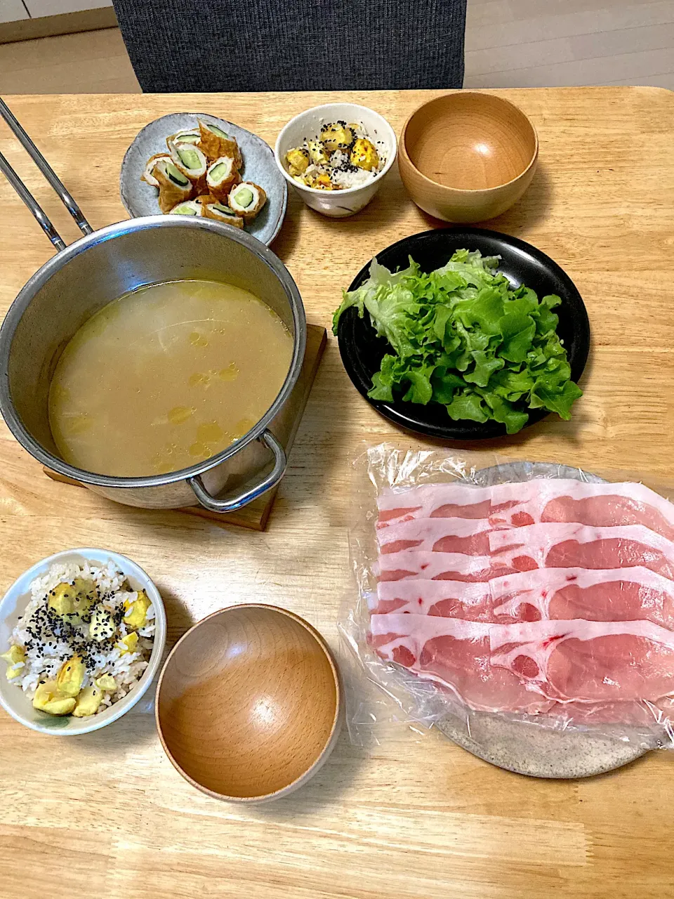 オニオンスープでレタス🥬しゃぶしゃぶ😋‼️＆栗ご飯🌰|さくたえさん