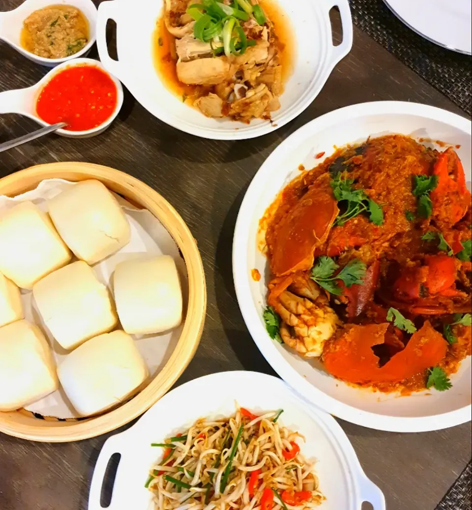 My favourite national dishes  Singapore Chilli Crab and Hainanese Chicken Rice|YCさん