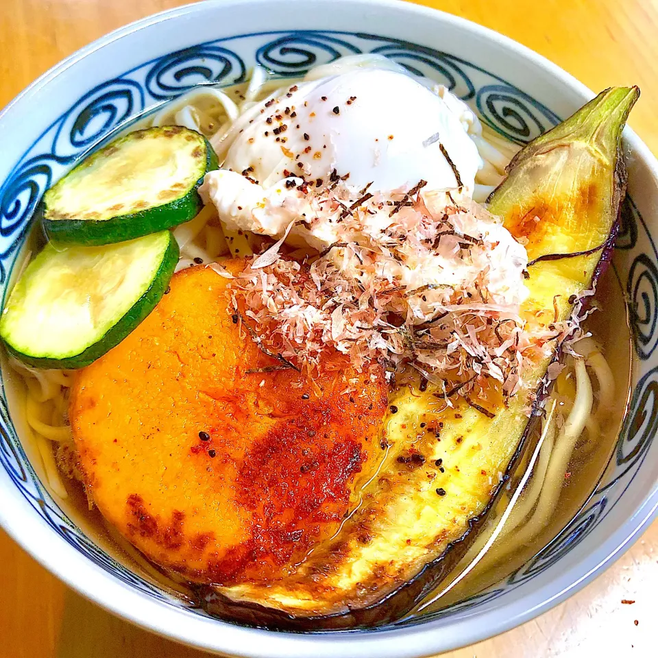 Snapdishの料理写真:バターナッツかほちゃと焼き茄子の温玉うどん|さらっと🍀さん