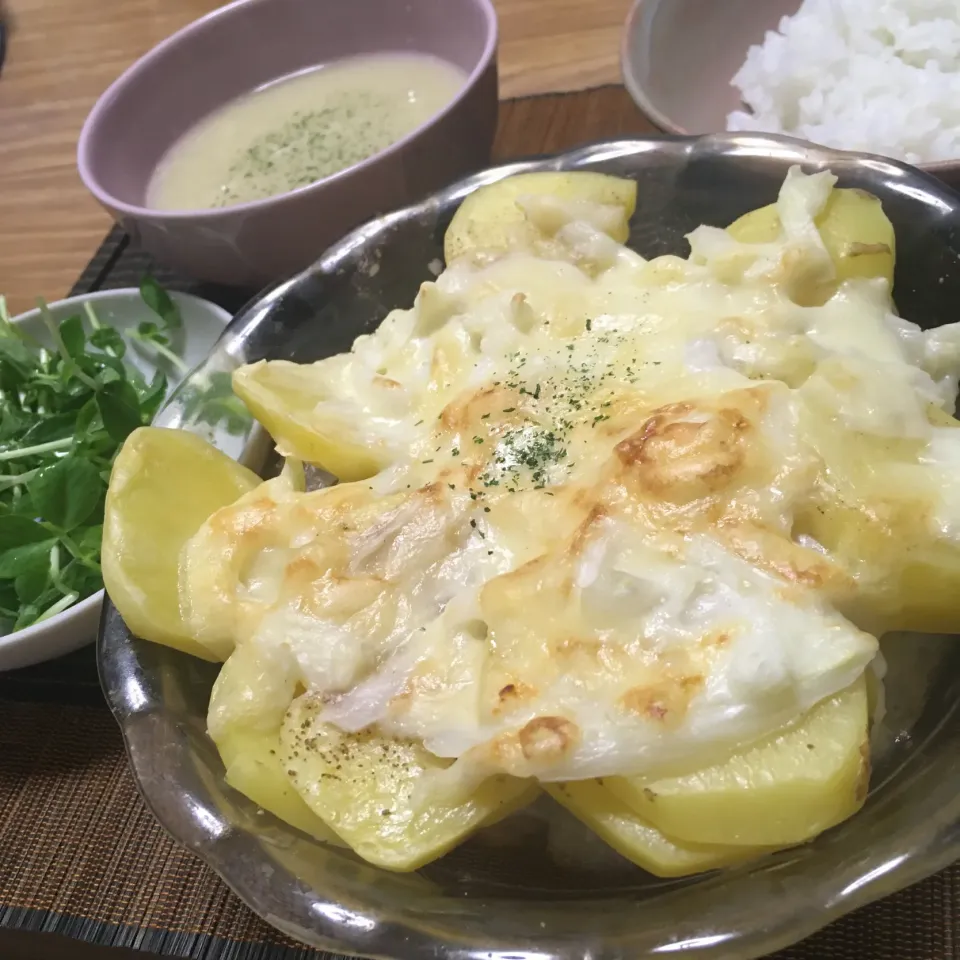 2021/09/08 北海道キタアカリのポテトグラタン&ポテトコーンスープ、豆苗サラダ|kykyさん