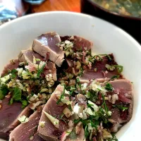 Snapdishの料理写真:戻り鰹で、鰹のタタキ丼🌺|saika☆さん